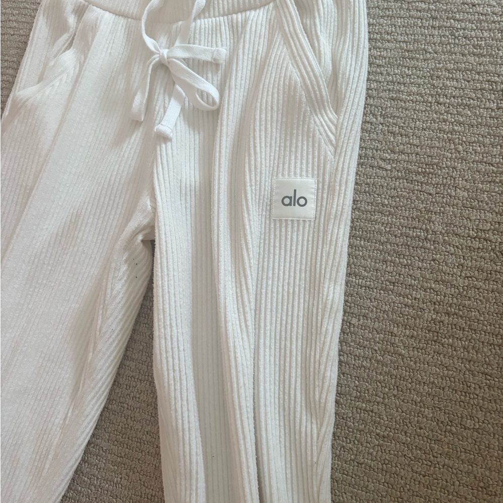ALO Yoga White Ribbed Set - Picture 3 of 6